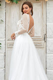 Deep V-Neck Ivory Tulle Sweep Train Wedding Dress con encaje