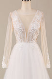 Una línea profunda V-Neck Ivory Tulle Sweep Train Wedding Dress con encaje