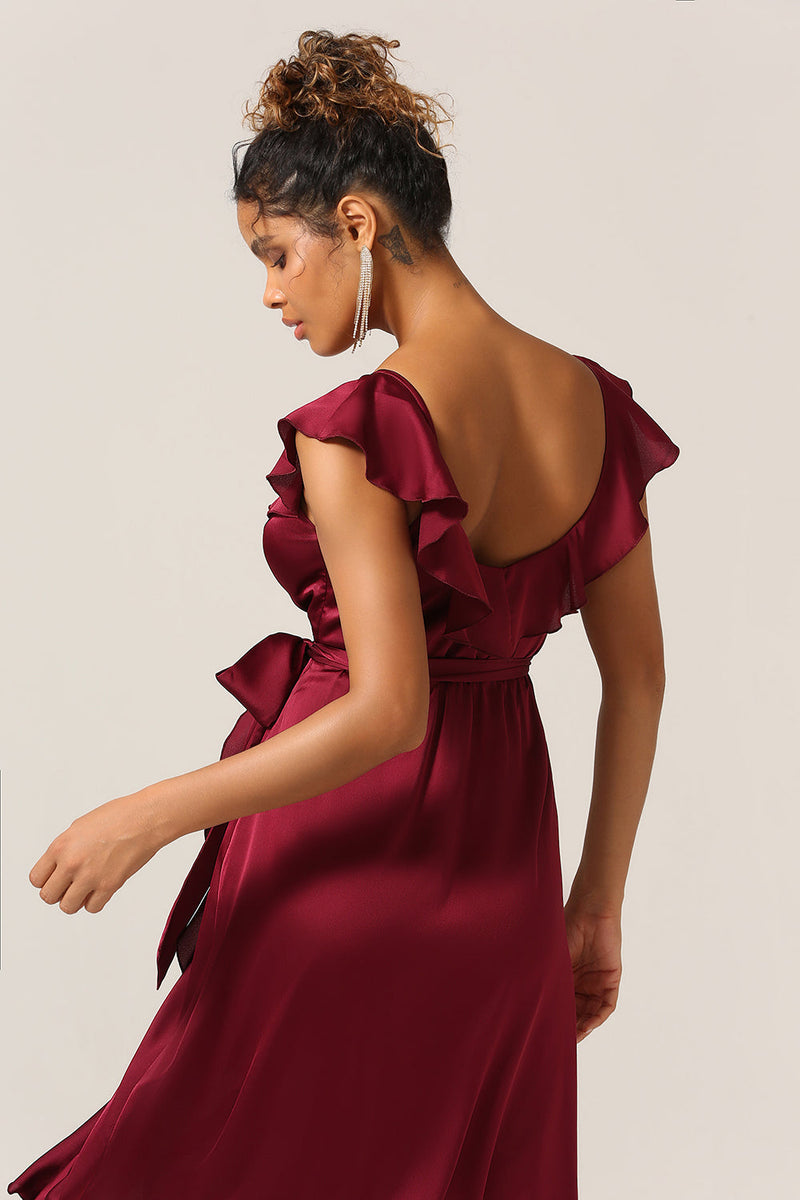 Cargar imagen en el visor de la galería, Una línea V-Neck Vestido de dama de honor burdeos con volantes
