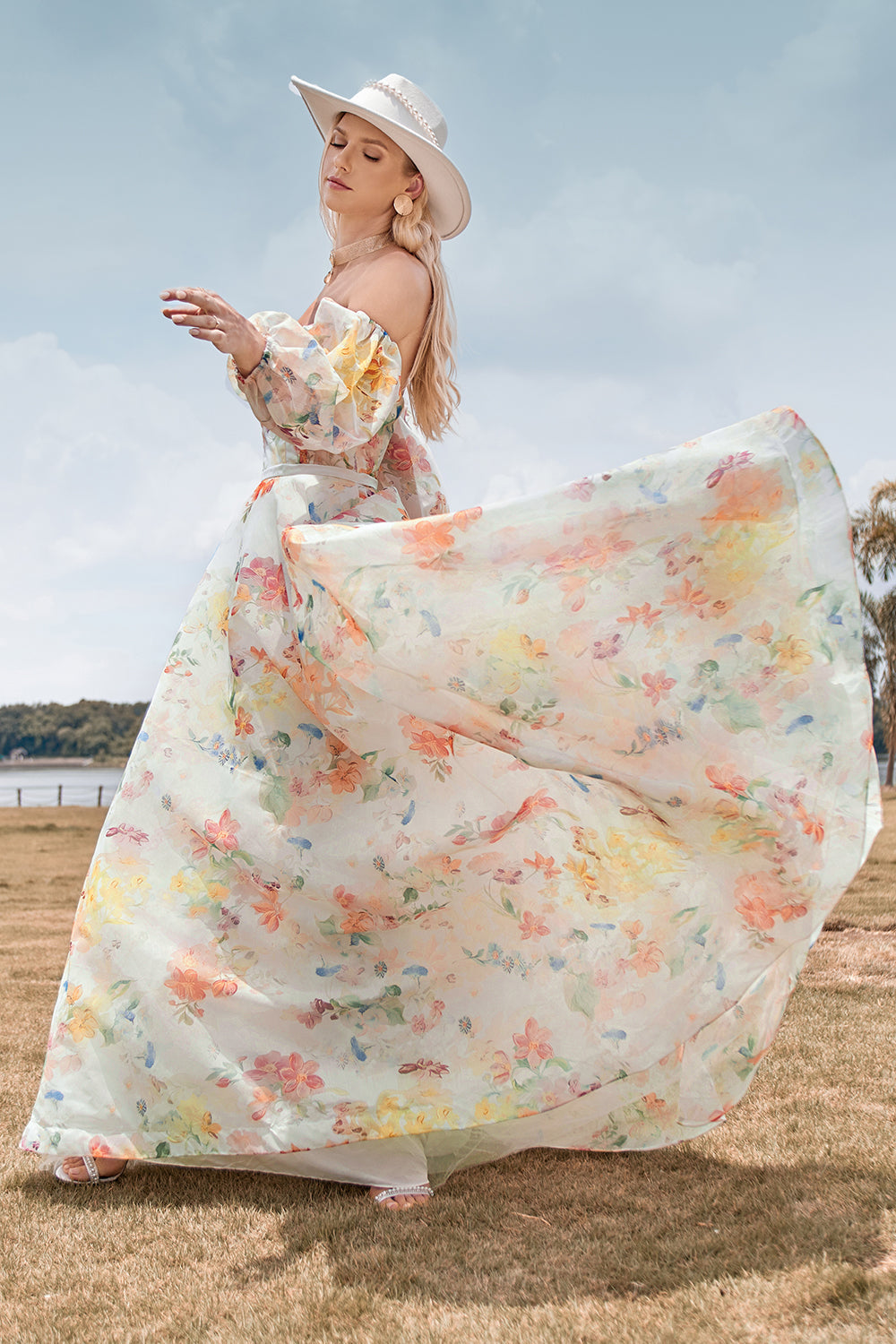 Charming A Line Sweetheart Ivory Floral Sweep Train Bridal Dress con mangas