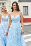 Encantador vestido de fiesta largo azul cielo con tirantes de espagueti de una línea con frente dividido