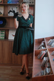 Vestido vintage verde oscuro a cuadros cuello en V