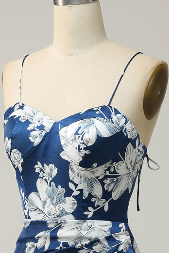 Vestido de dama de honor floral azul de tinta hasta el té