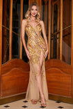 Impresionante vestido de fiesta largo dorado con tirantes de espagueti de sirena con frente dividido