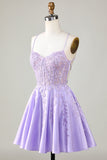 Corsé púrpura A-Line satinado corto Homecoming vestido con encaje