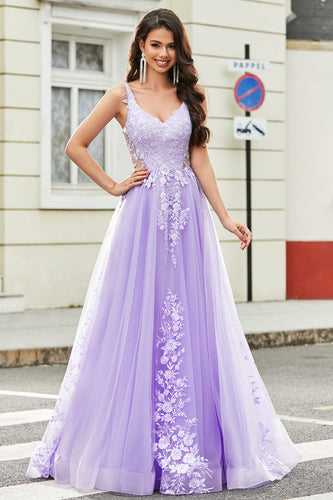 Precioso vestido de fiesta largo de tul lila con tirantes de espagueti de una línea con apliques