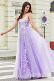 Precioso vestido de fiesta largo de tul lila con tirantes de espagueti de una línea con apliques