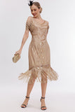 Vestido Gatsby de flecos de hombros fríos champán de la década de 1920 con conjunto de accesorios de los años 20