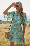 Vestido de verano con estampado floral verde