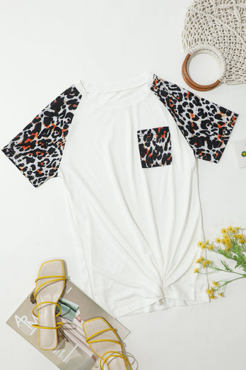Camiseta de cuello redondo con estampado de leopardo