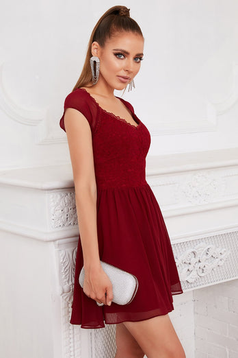 Encaje de Borgoña vestido corto de cóctel