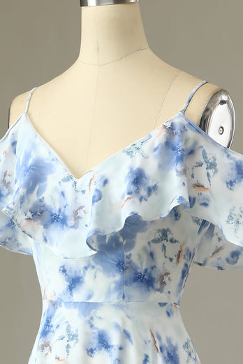 Una línea fuera del hombro azul estampado floral vestido largo de dama de honor