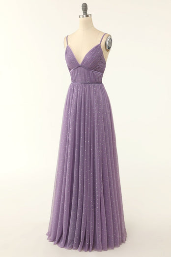 Una línea de vestido largo de dama de honor con volantes