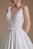 Vestido de novia blanco de cuello en V de línea A con encaje
